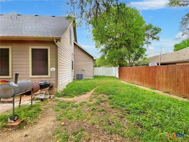 Building Photo - 2009 Ridge View Dr