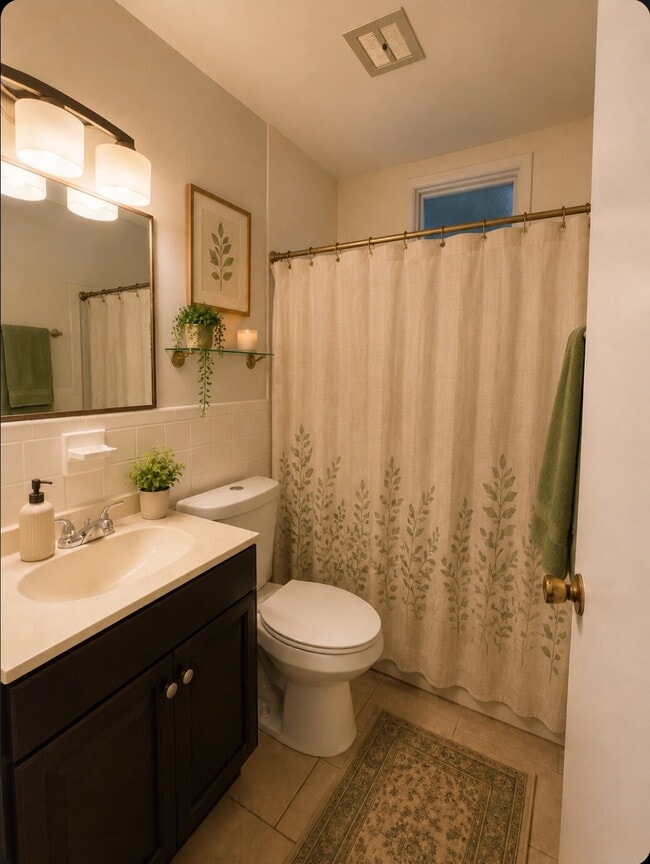 Building Photo - "Spacious 5-Bedroom Retreat with Cozy Fireplace in Fort Washington!"