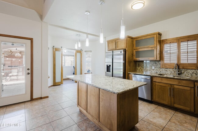 Building Photo - 3733 Tierra Campa Dr