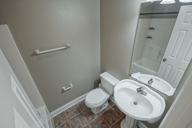 Building Photo - 13080 Burgess Ave