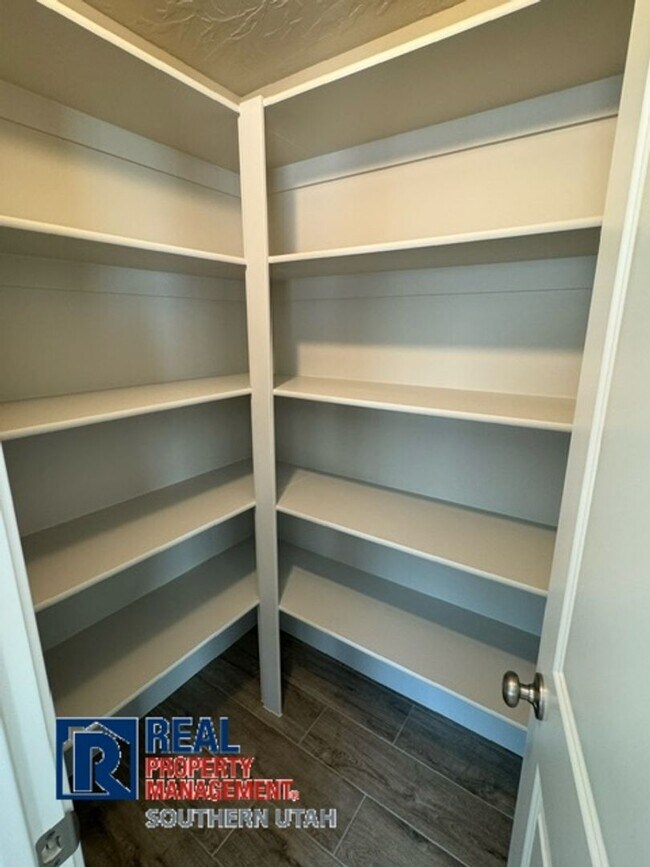 Building Photo - River Trail Townhome