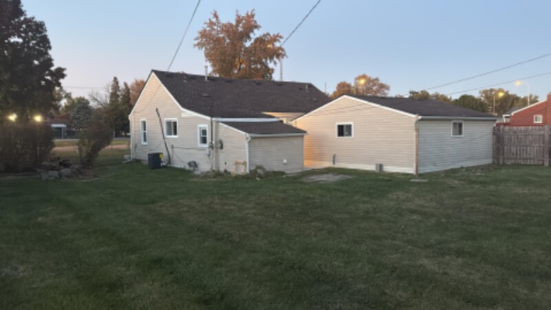 Building Photo - 28025 Warren Rd