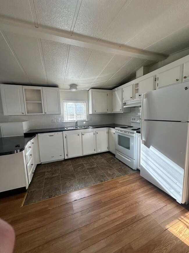 Building Photo - Seaj3701 Fir Grove Mobile Park