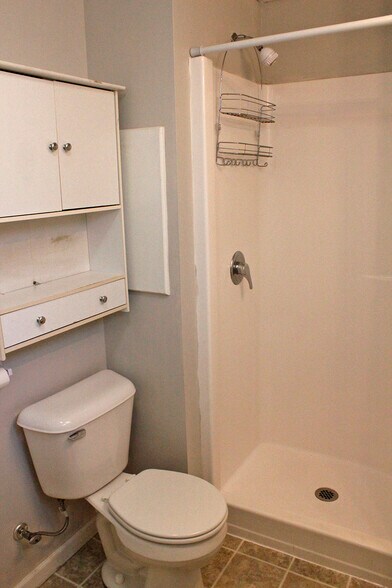 Building Photo - 909 6th Ave