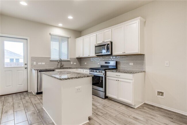 Building Photo - 1413 Cliffbrake Wy