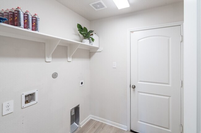 Building Photo - 911 Acorn Trail Pl