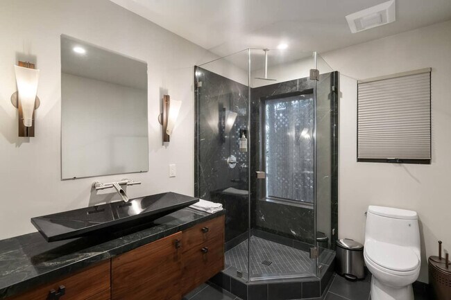 Building Photo - 22 Gravatt Dr