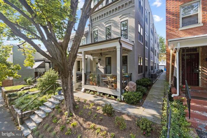 Building Photo - 761 Kenyon St NW