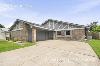 Building Photo - 830 Seacliff Dr