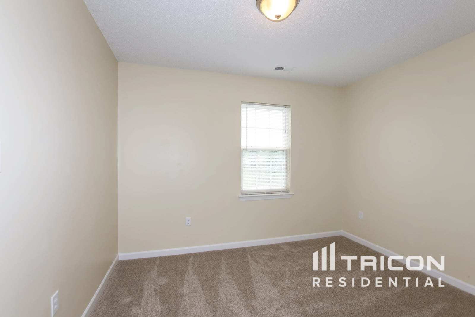 Building Photo - 4643 Fox Thorne Dr
