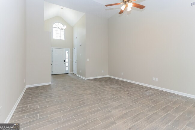 Building Photo - 330 Fallview Dr