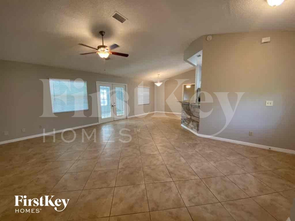 Building Photo - 944 Devonshire Way