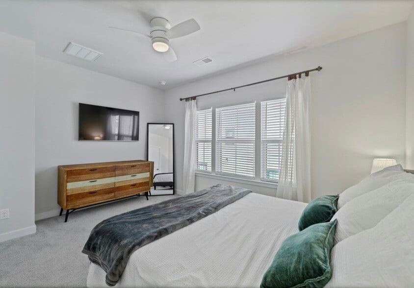 Building Photo - 4732 Chastain Ave