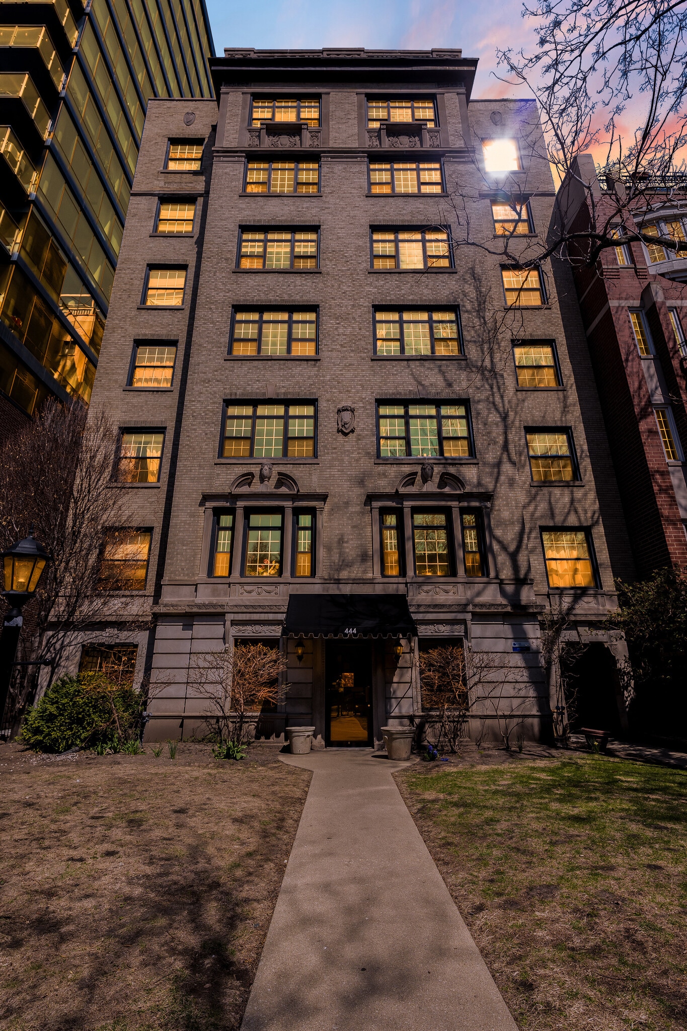 Exterior view - 444 W Belmont Ave