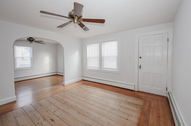 Building Photo - 154 Manning St