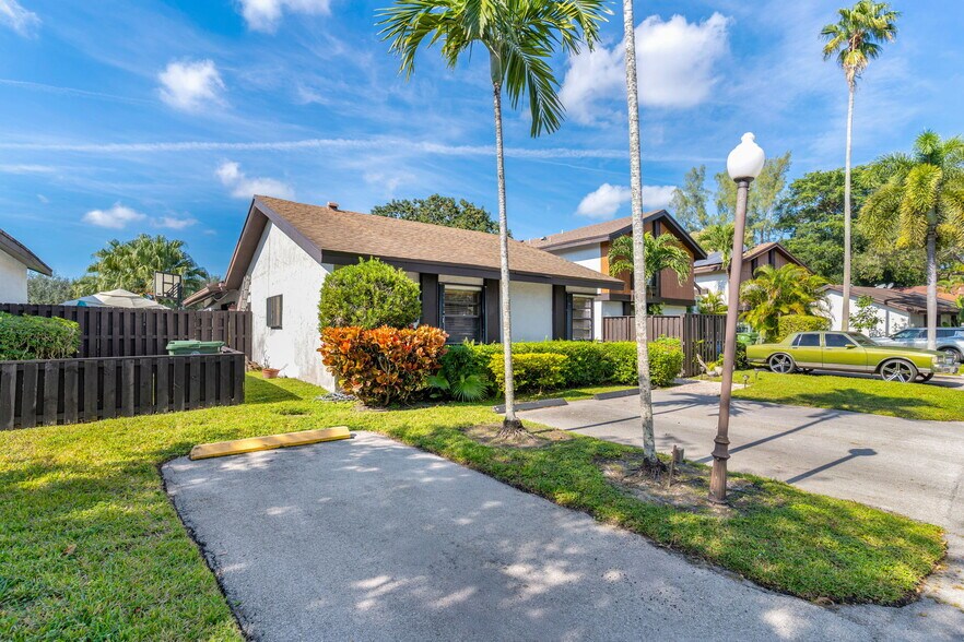 Building Photo - 1420 W Sandpiper Cir