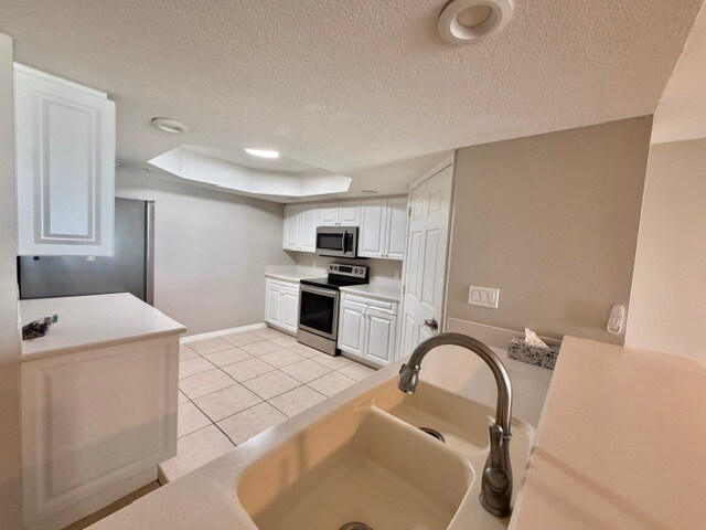 Building Photo - 7028 Sevilla Ct