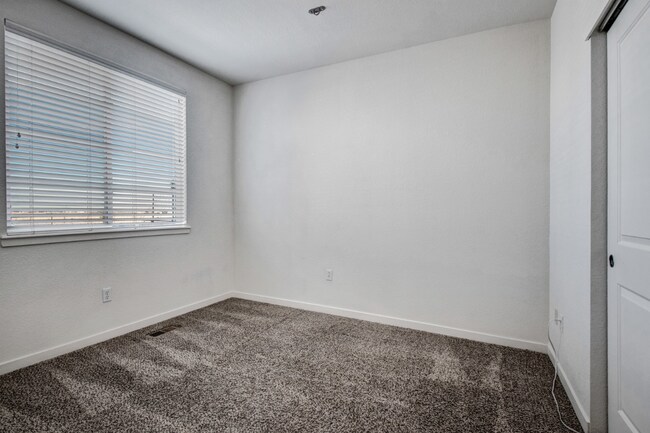 Building Photo - 2BD/2.5BA Condo with Parking Spot and Garage at Parkhill  AVAIL NOW!