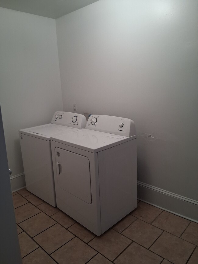 Building Photo - 917 N Lombard St