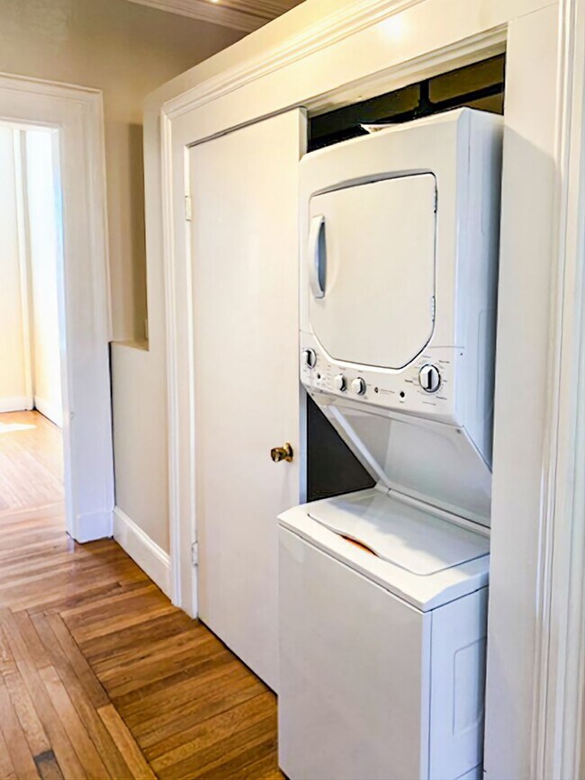 Building Photo - Gorgeous 3-Bedroom Apartment in Wooster Sq...