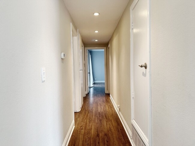 Building Photo - Spacious Single-Level Attached Home w/ Yard