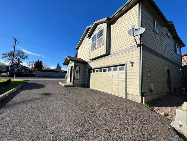 Building Photo - 531 Freeman Rd
