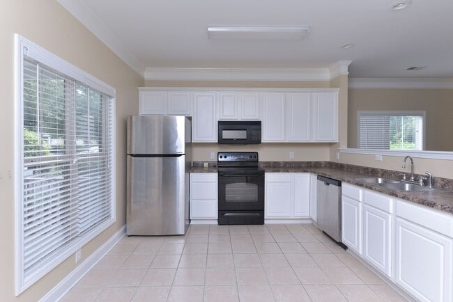 Building Photo - 2 Bedroom, 2.5 Bath in Hampton Forest- Mov...