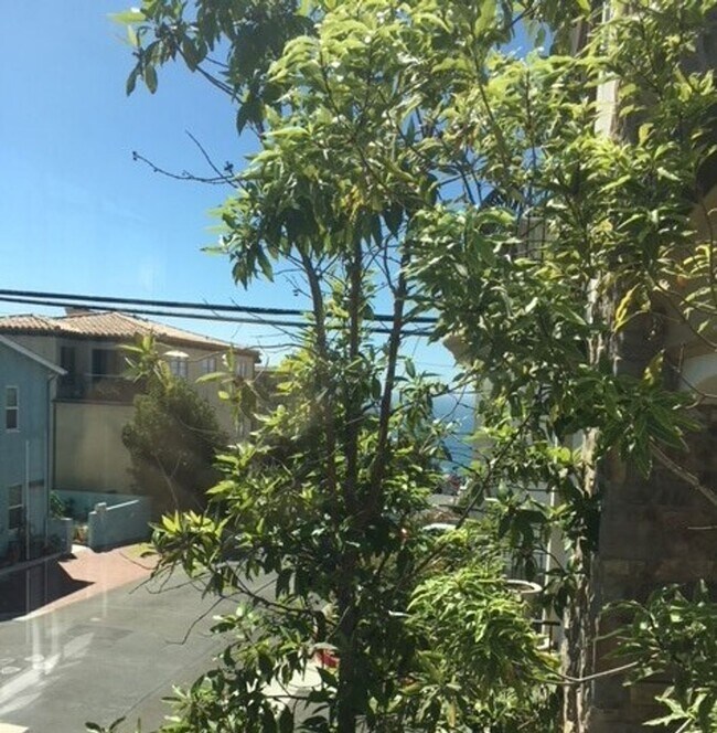 Building Photo - j421