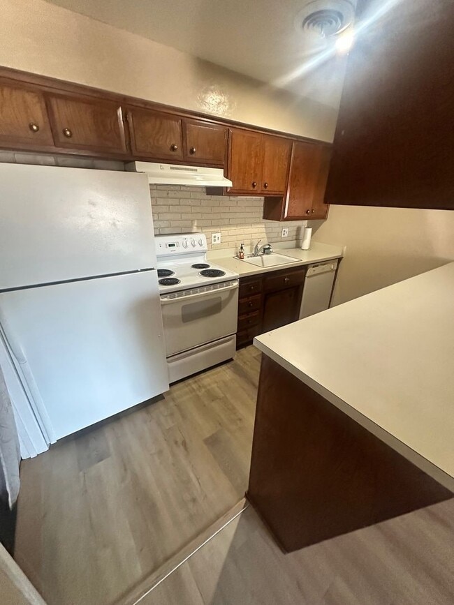 Building Photo - Move-In Special: 1/2 Off 1st Months Rent