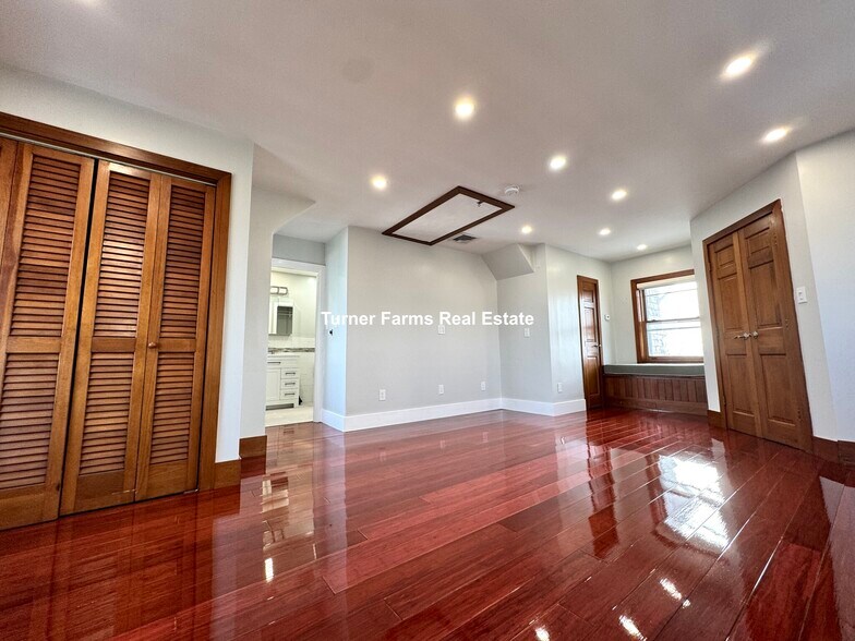 Building Photo - 62 Upland Rd