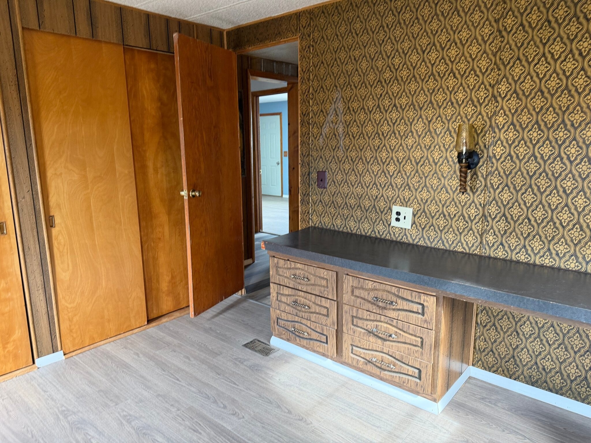 Building Photo - 227 4th St N