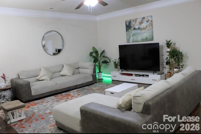Building Photo - 6125 Kilchurn Dr