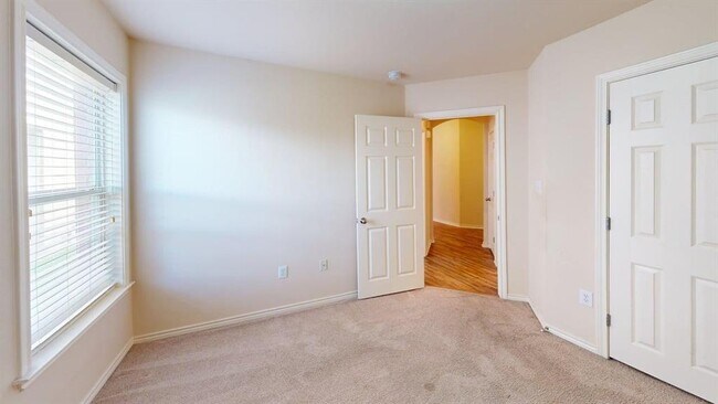 Building Photo - 2816 Mission Tejas Dr