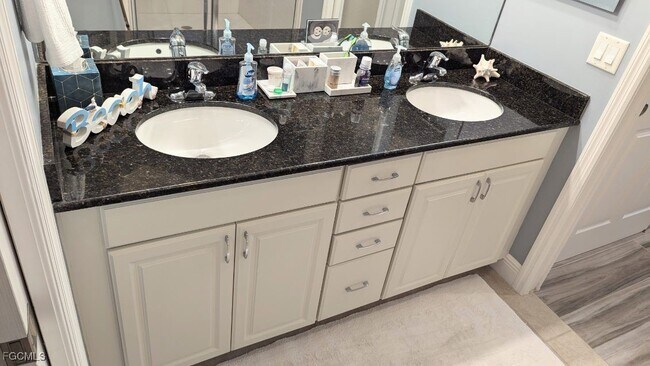 Building Photo - 13780 Julias Way