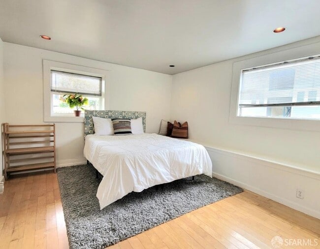 Building Photo - 365 22nd Ave