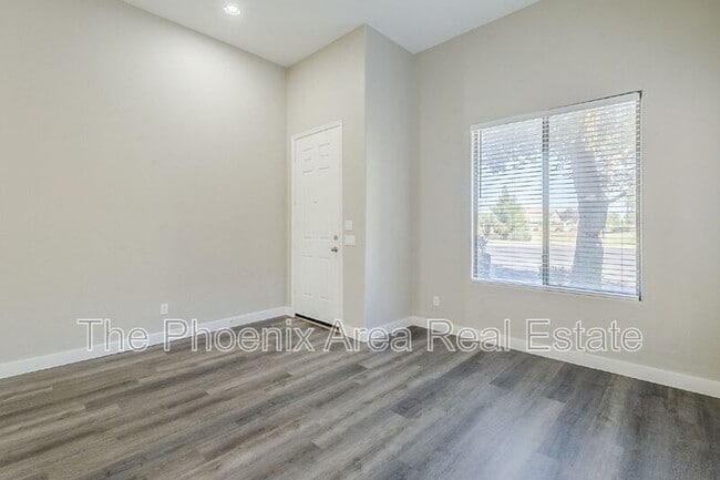 Building Photo - 45929 W Sky Ln