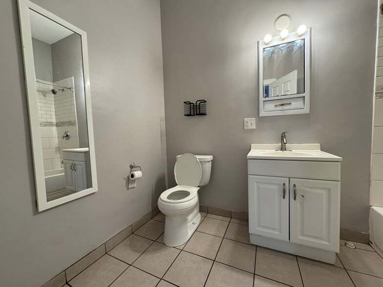 Building Photo - 1858 W 21st Pl