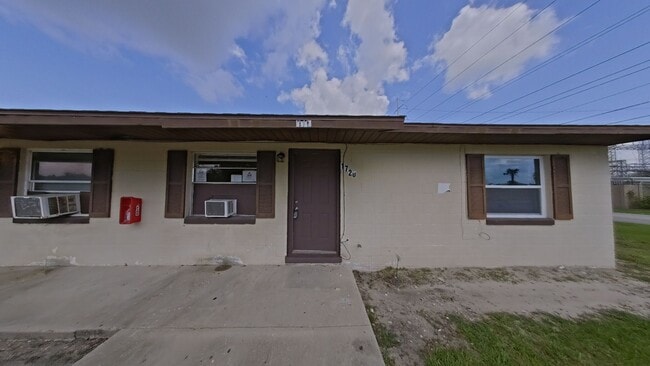 Primary Photo - Nice and Cozy 2 Bed/1 Bath Apartment