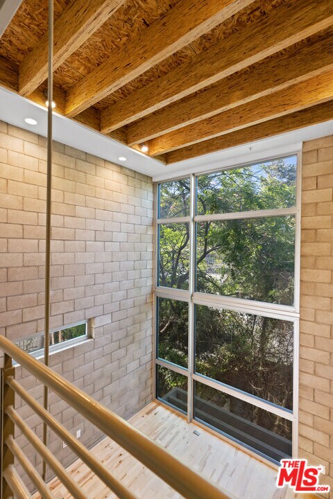 Building Photo - 3450 Cahuenga Blvd W