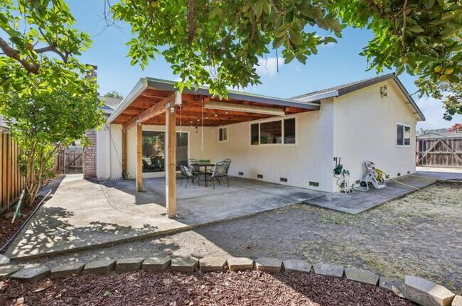 Building Photo - 5795 Coralwood Way