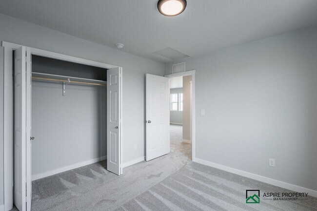 Building Photo - Brand New 5 Bed 3 Bath home 2600sf+ and a 3 car garage