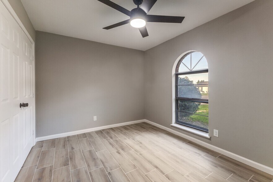 Building Photo - 5710 Ridgecove Dr