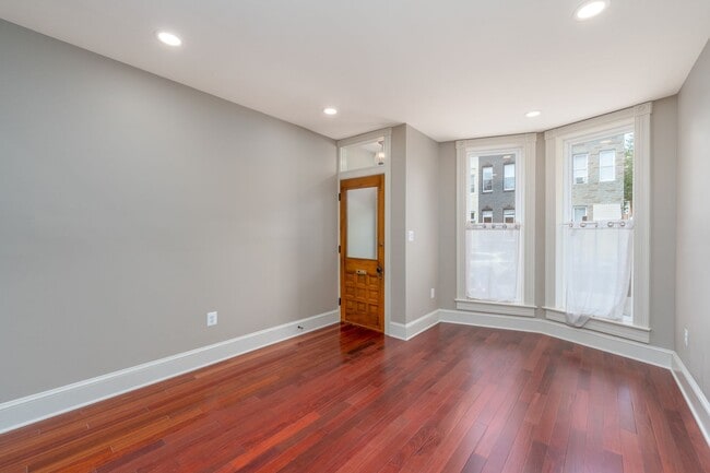 Building Photo - 3-Bedroom, 1.5 Bathroom Townhouse in Heart of Hampden