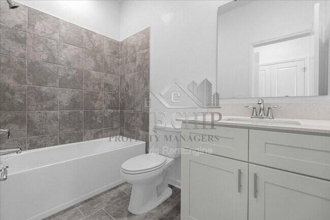 Building Photo - 3042 Country Side Dr