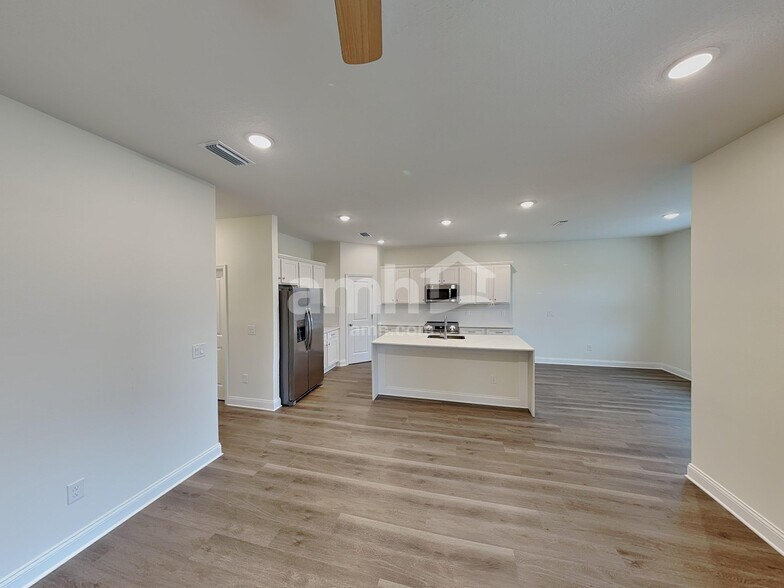 Building Photo - 5709 Oesterle Rd