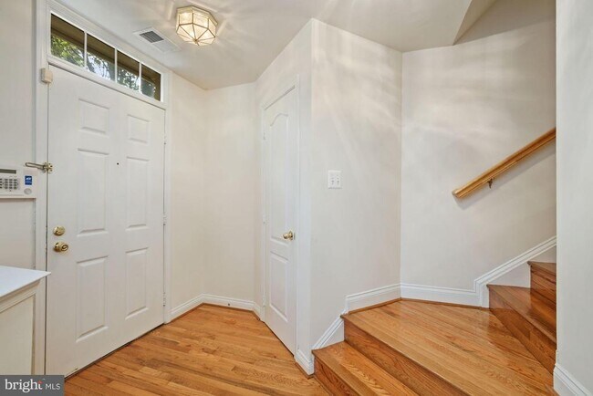 Building Photo - 207 Garden View Way