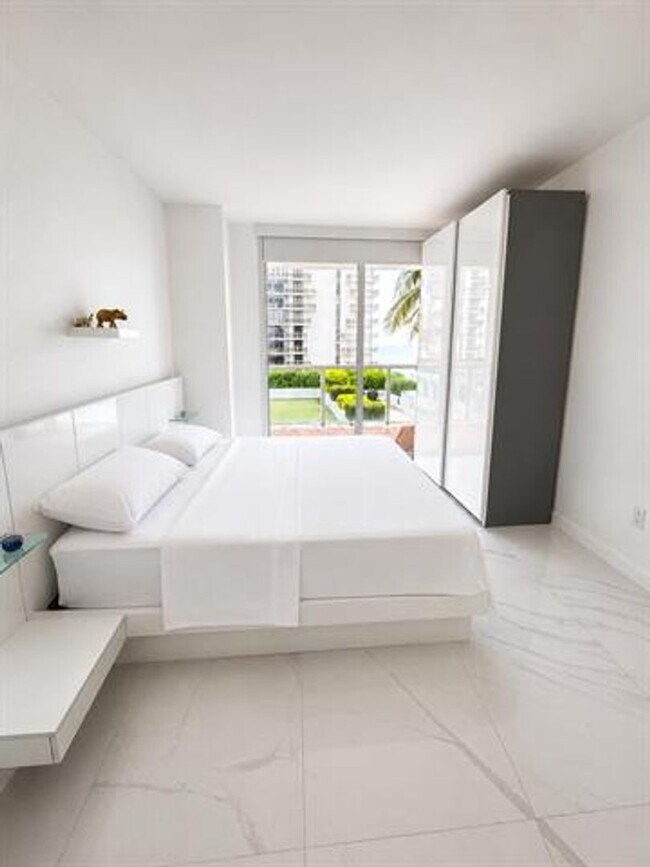 Building Photo - 6365 Collins Ave