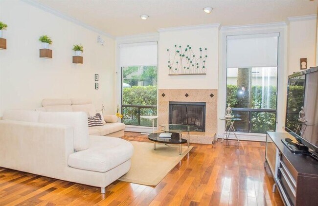Building Photo - 1112 Bering Dr