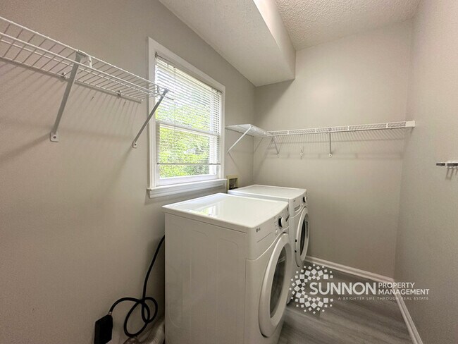 Building Photo - Spacious 4-Bedroom Home in Davis LakeSpacious 4-Bedroom Home in Davis
