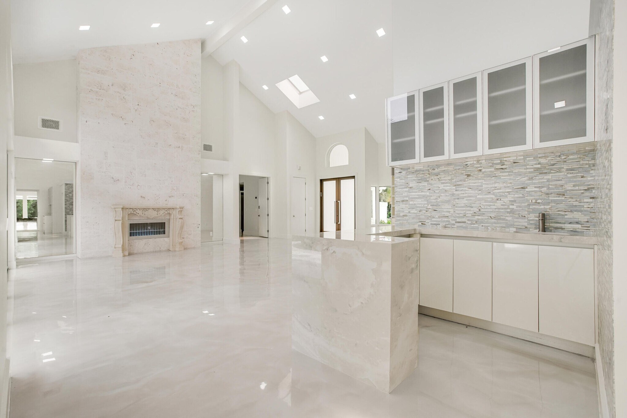 Building Photo - 7351 Valencia Dr